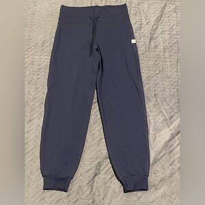 Vuori joggers women’s size small NWOT blue